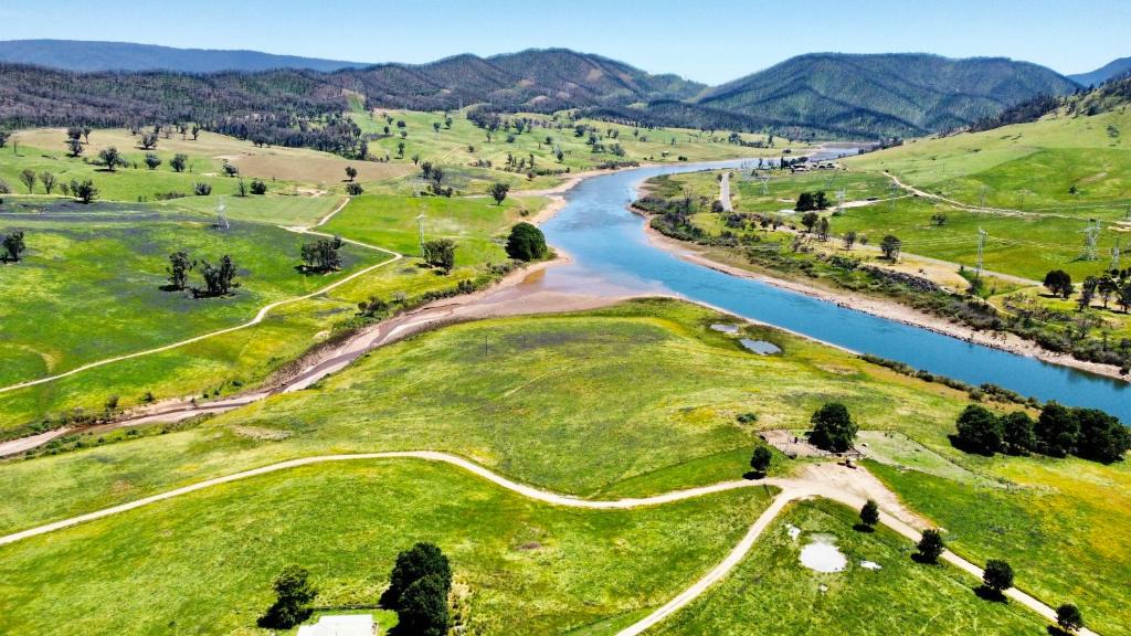 Talbingo House | Pether Cottage - Talbingo NSW