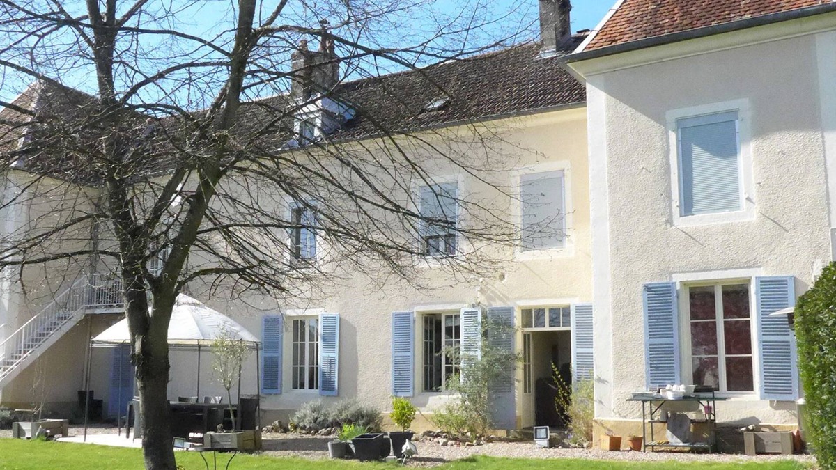 Raincourt Bed & Breakfast | Petit Château Armand Bourgoin B & B