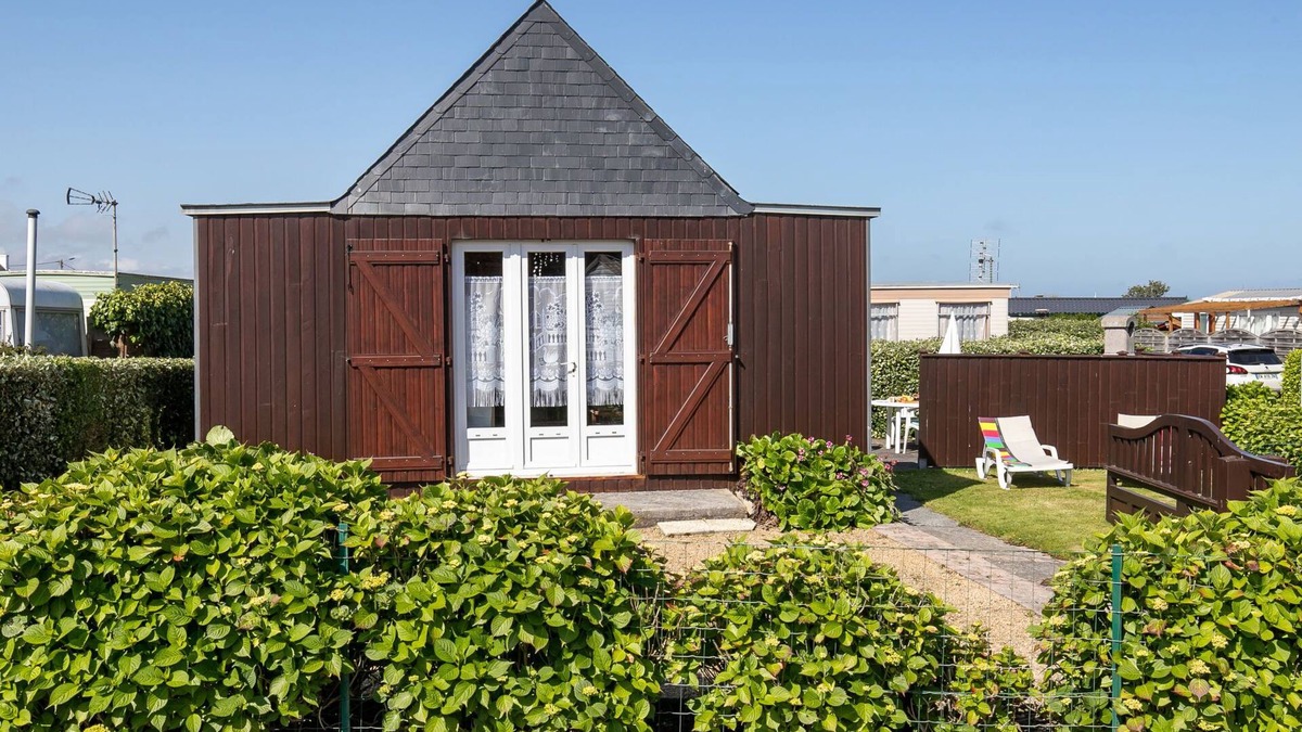 Cleder House | Petit Chalet à la Plage by Interhome