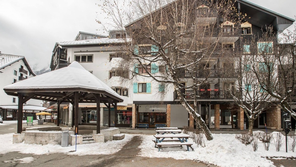 Chamonix City Centre Cottage | Petit Dru - an apartment that sleeps 4 guests next to the Aiguille du Midi