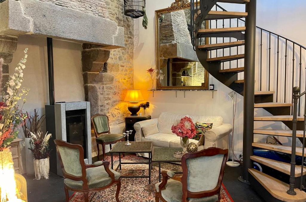 Combourg House | Petit gîte d’arrière-cour au pied du Château