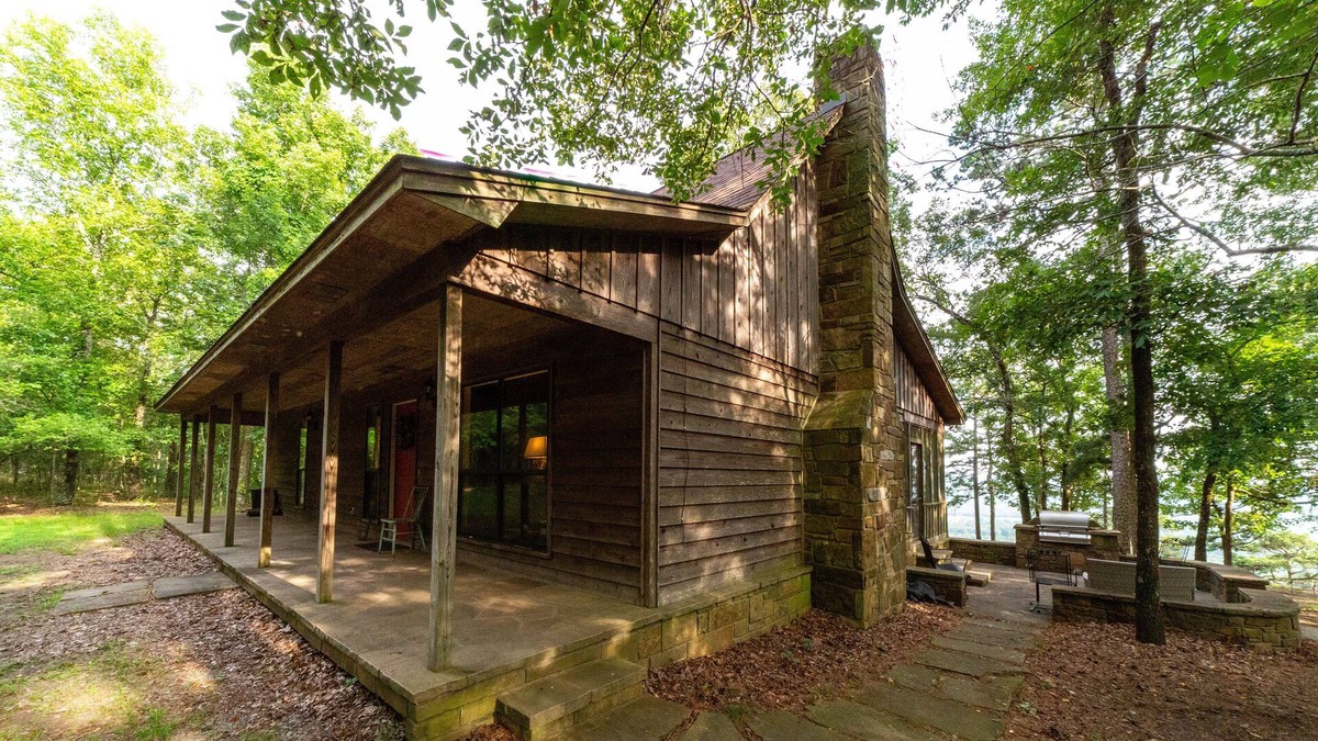 Morrilton Cabin | Petit Jean retreat with stunning view of Ada Valley