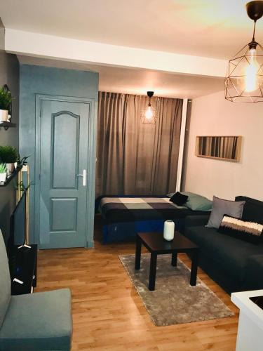 Bobigny Apartment | Petit studio cosy