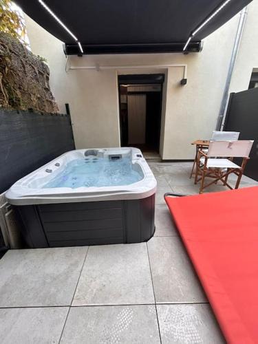 Haussonville-Blandan-Mon Desert-Saurupt Apartment | Petit studio et son spa abrité
