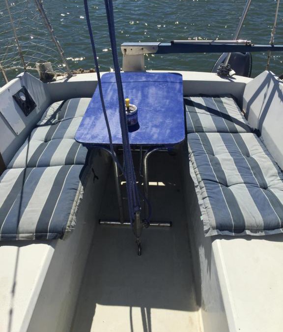 Le Barcares Boat Rental | Petit voilier à quai Port Barcares