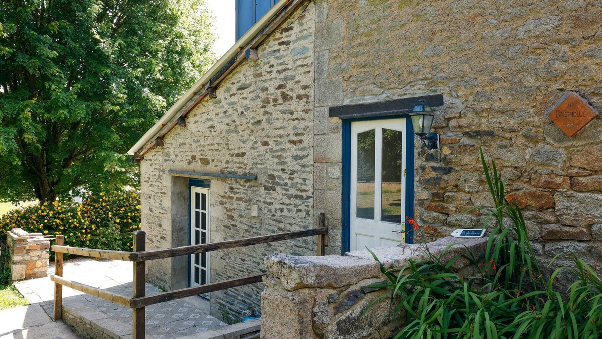 Cleguerec Cottage | Petite house 'Bakehouse' with shared pool, shared terrace and Wi-Fi