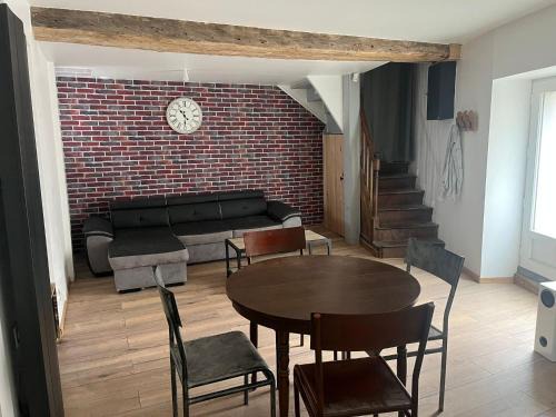 Saint-Jean-sur-Mayenne House | Petite maison de village