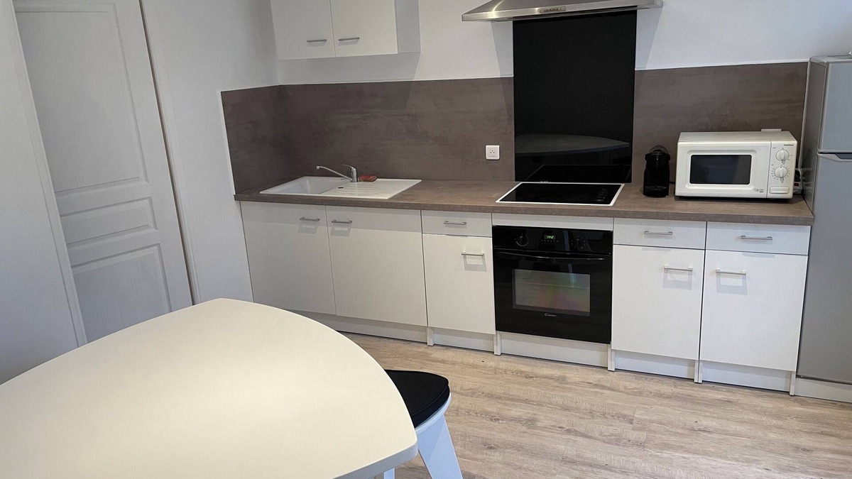 Caudebec-les-Elbeuf Apartment | Petite Maison Refaite a Neuf