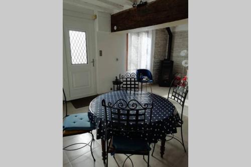 Chateau-Renard House | petite maison de ville toute équipée