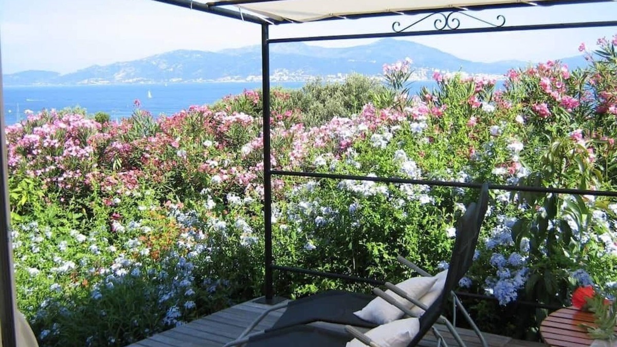 Isolella House | Petite Maison Indépendante, vue Mer, à 5min à Pieds de la Plage