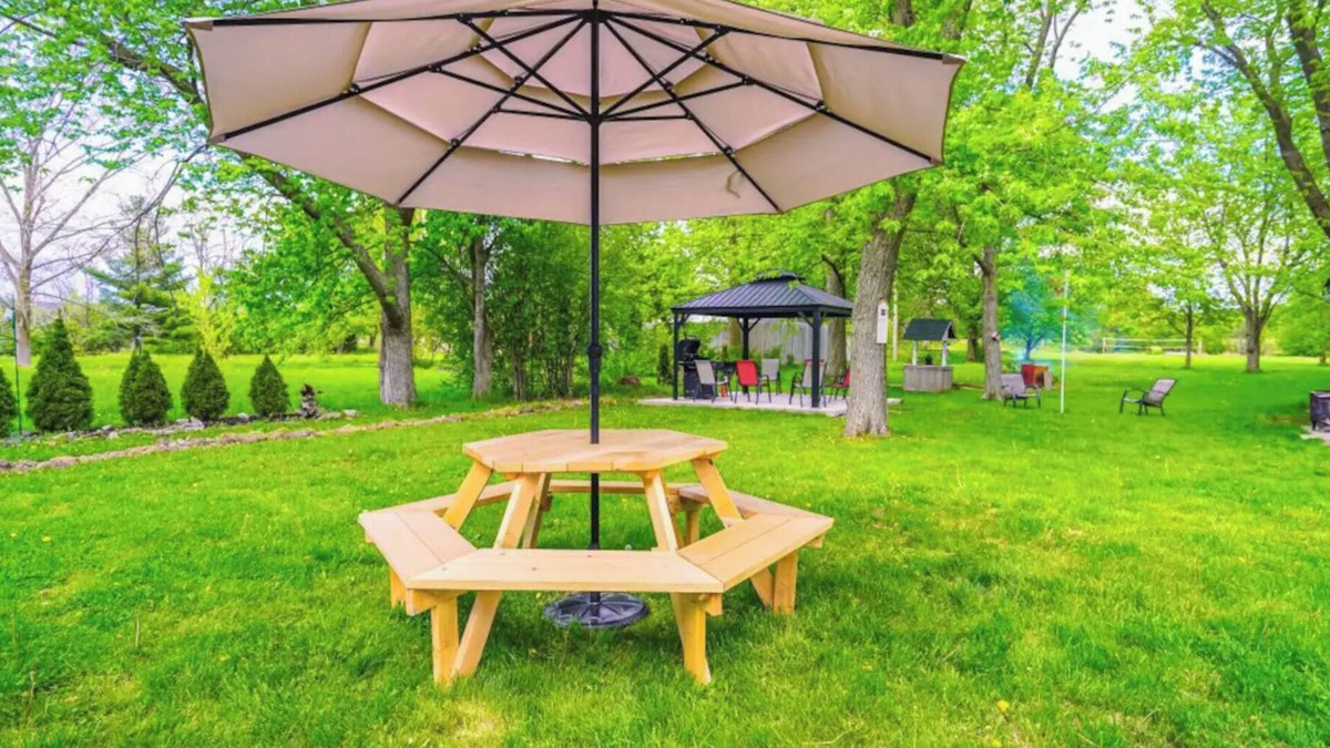 Niagara Falls Cottage | Petite Paradise! A Beautiful Home In Niagara Falls For Vacation Stay!n