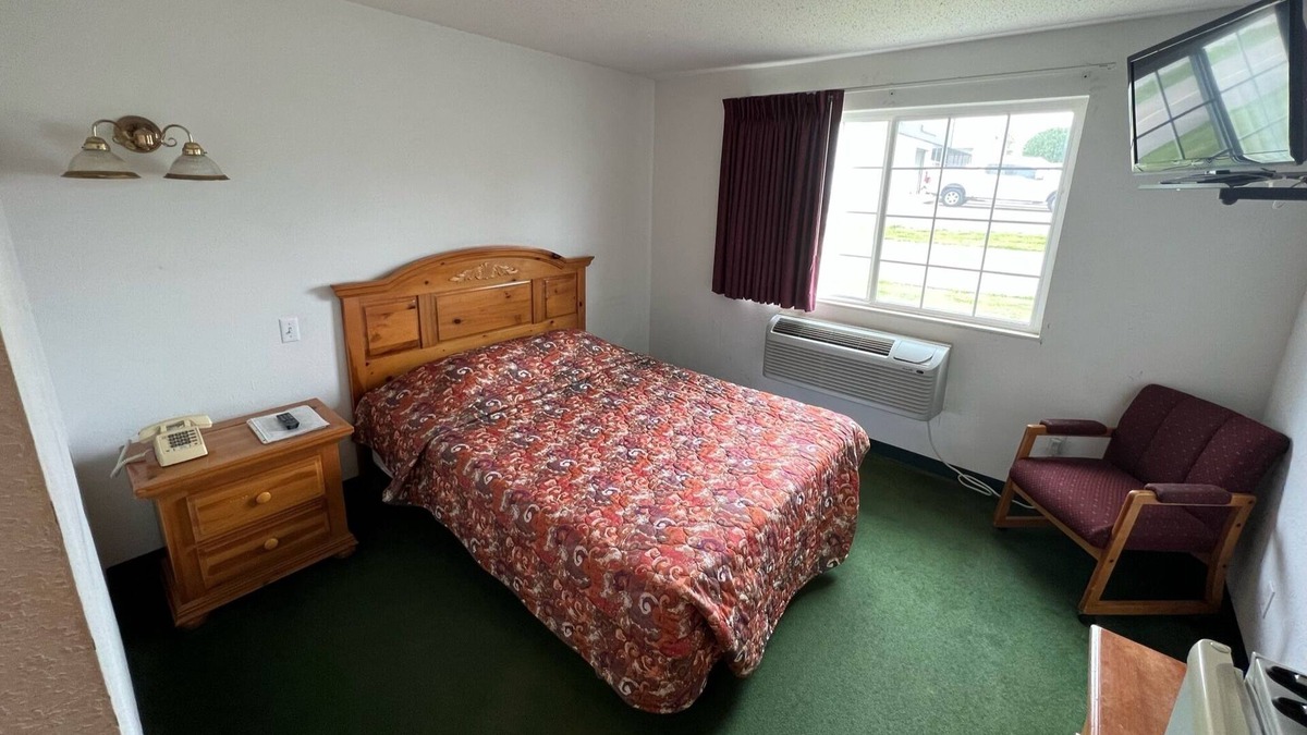 Red Bud Bed & Breakfast | Petite Single Queen Room in the Heart of Red Bud!