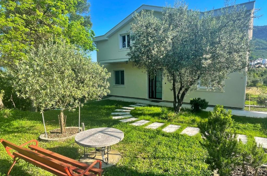 Mrcevac Apartment | Petivat Gardens