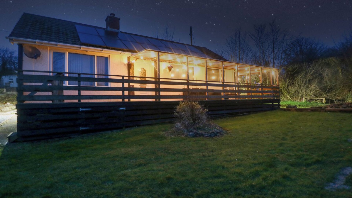 Malltraeth House | PETLYNS PATCH, pet friendly, character holiday cottage in Llangefni