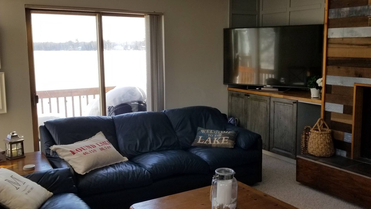 Petoskey Condo | Petoskey Beachfront. Close to skiing and marina.