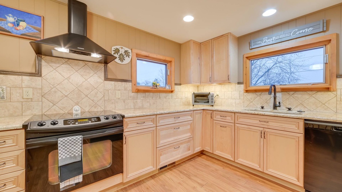 Petoskey Cottage | Petoskey Home ~ 5 Mi to Downtown & Bayfront Park!