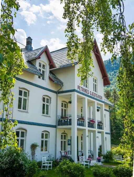 Dalsbygda Hotel | Petrines Gjestgiveri