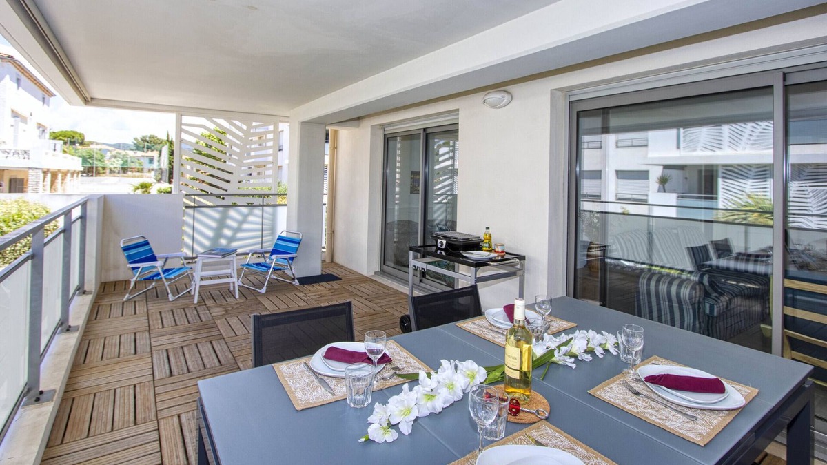 La Ciotat Apartment | Pètro, 100 m from the beach, terrace, AC, parking