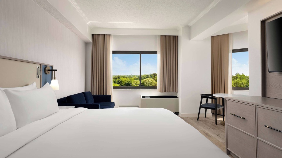 White Plains Hotel | Pets Allowed! King room with Pool and Free Airport Shuttle!