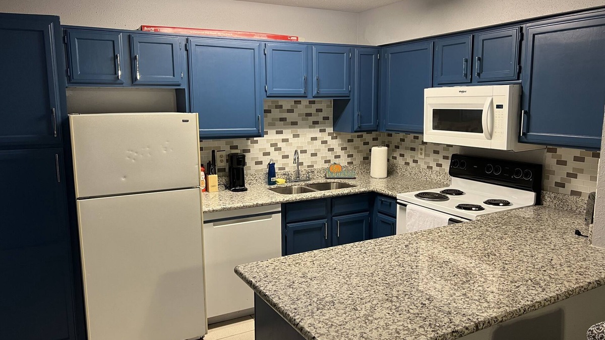 Westchase Condo | Pets allowed, Quiet condo in Westchase district and China town. Sleeps 4