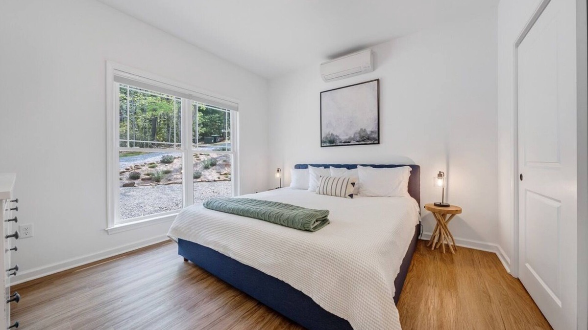 Goodview House | Pets, Lake, Dock, Fire Pit, Kayaks, and SUP