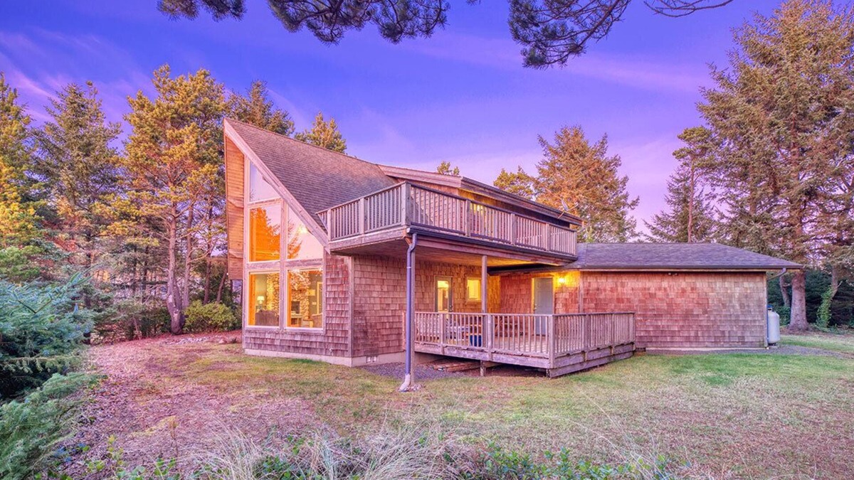 Ocean Park House | Pets OK, 150 yds to beach, modern, luxury (Journey)