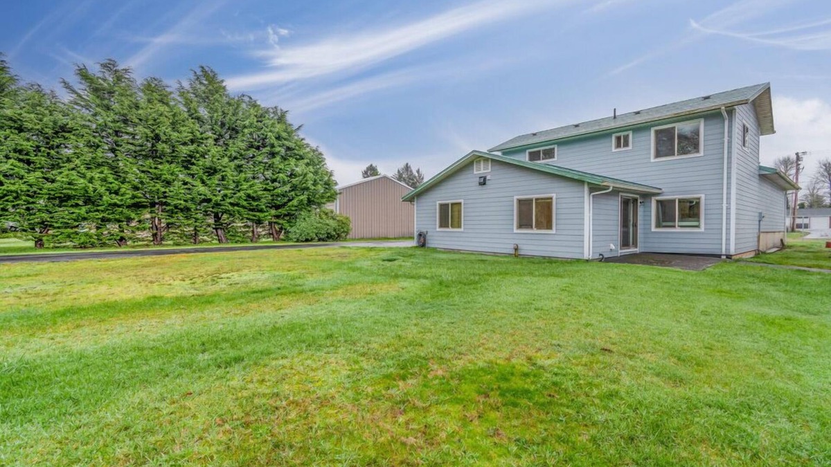 Seaview House | Pets OK, 5-min to beach, Wi-Fi, Newly Remodeled (SaltyD)