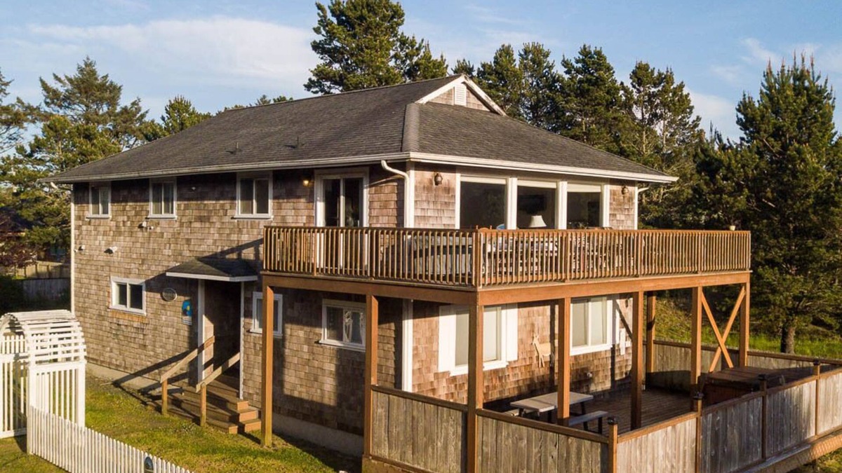Seaview House | Pets OK, Fenced Yard, Playset, Walk to Beach, Pool Table, VolleyBal (45th)