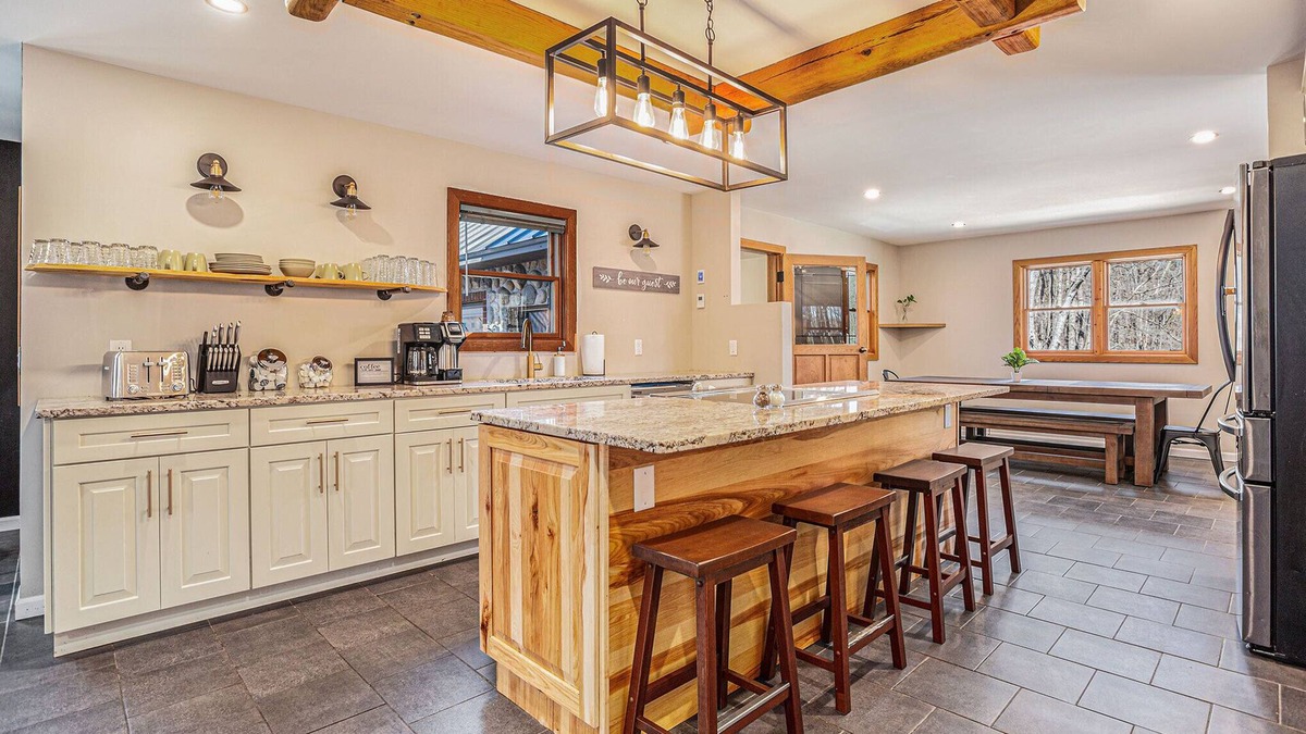 Hopkins House | Pets Ok | Privacy | Arcades | Hot Tub | Fire Pit