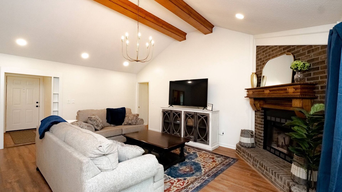 Madison House | Pets Stay Free! Renovated Ranch in quiet Cut De Sac