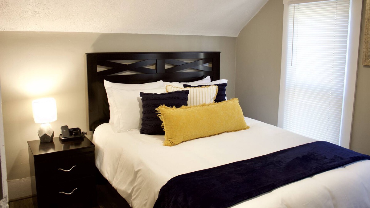Highland Square House | Pets Welcome, Comfortable and Centrally Located