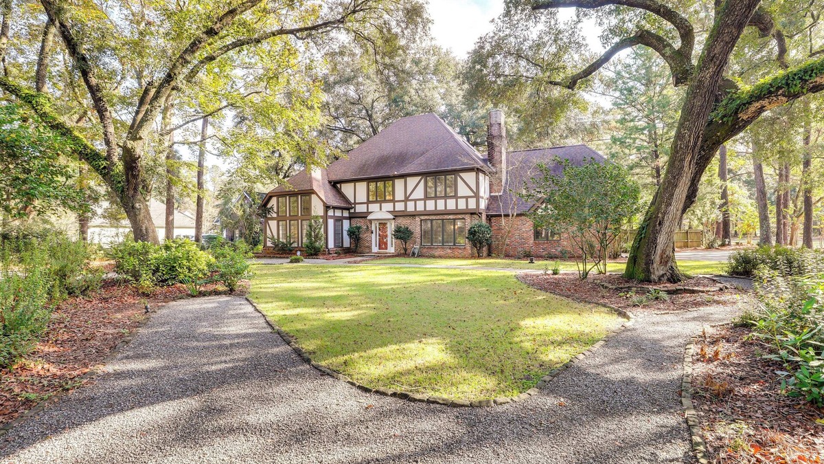 Summerville House | Pets Welcome, Golf Course View: Legend Oaks Home!