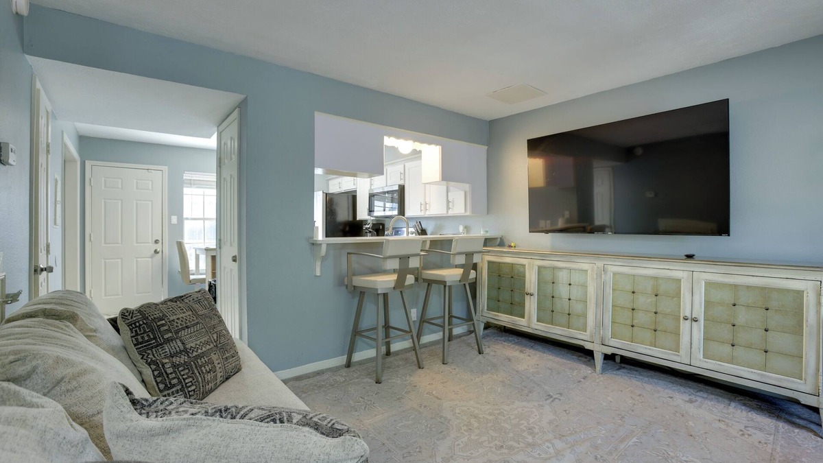 Humble House | Pets Welcome! Humble Townhome 4 Mi to Airport
