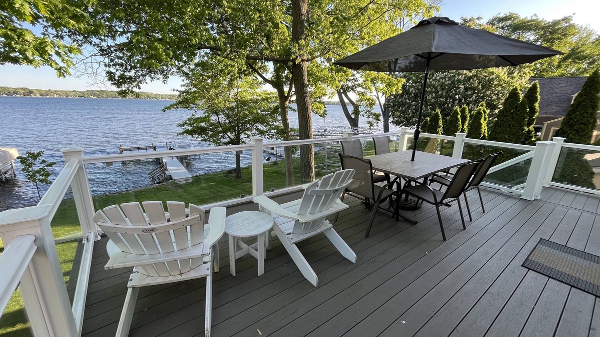 Pewaukee House | Pewaukee Lake House Rental: 4 Bedrooms, 2.5 Baths, Pier, Pontoon,Family Friendly