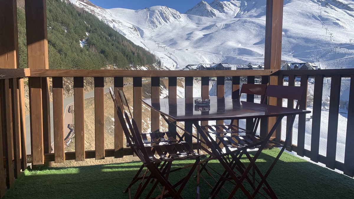 Peyragudes Apartment | PEYRAGUDES - BACK ON SKIS - Sleeps 8