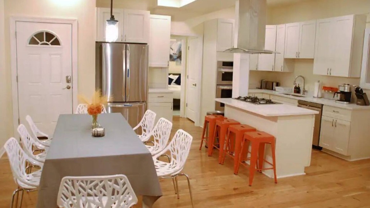 Bloomfield House | PGH Jewel - Modern All New 5B/5B, Near Downtown, Private Parking