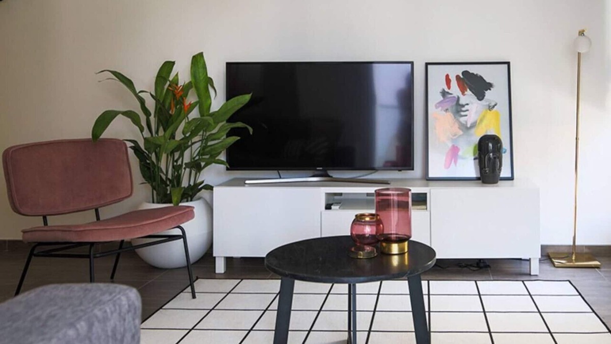 Lykabittos Apartment | Phaedrus Living: City Luxury Flat Anemone 103