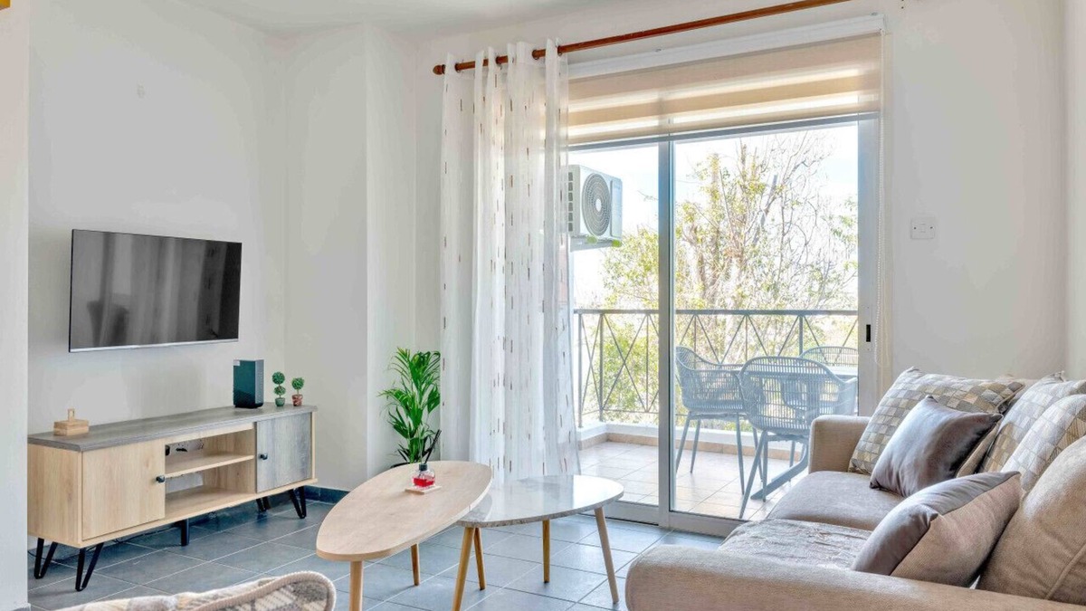 Strovolos Apartment | Phaedrus Living: Modern City Flat Elpida