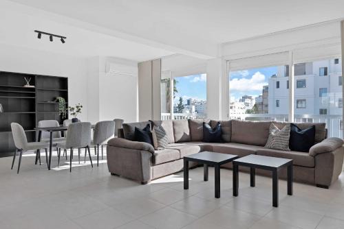 Lykabittos Apartment | Phaedrus Living: Romanou Modern City Center Flat