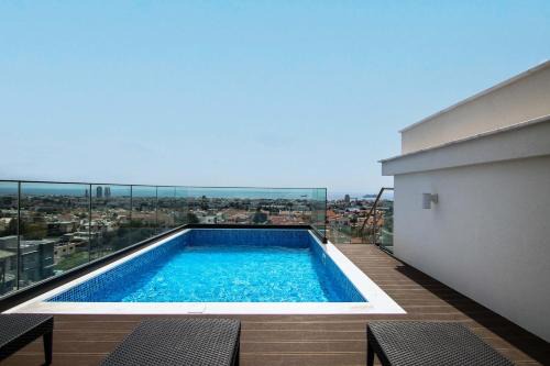 Agios Athanasios Apartment | Phaedrus Living: Sea View Anna Residence 301