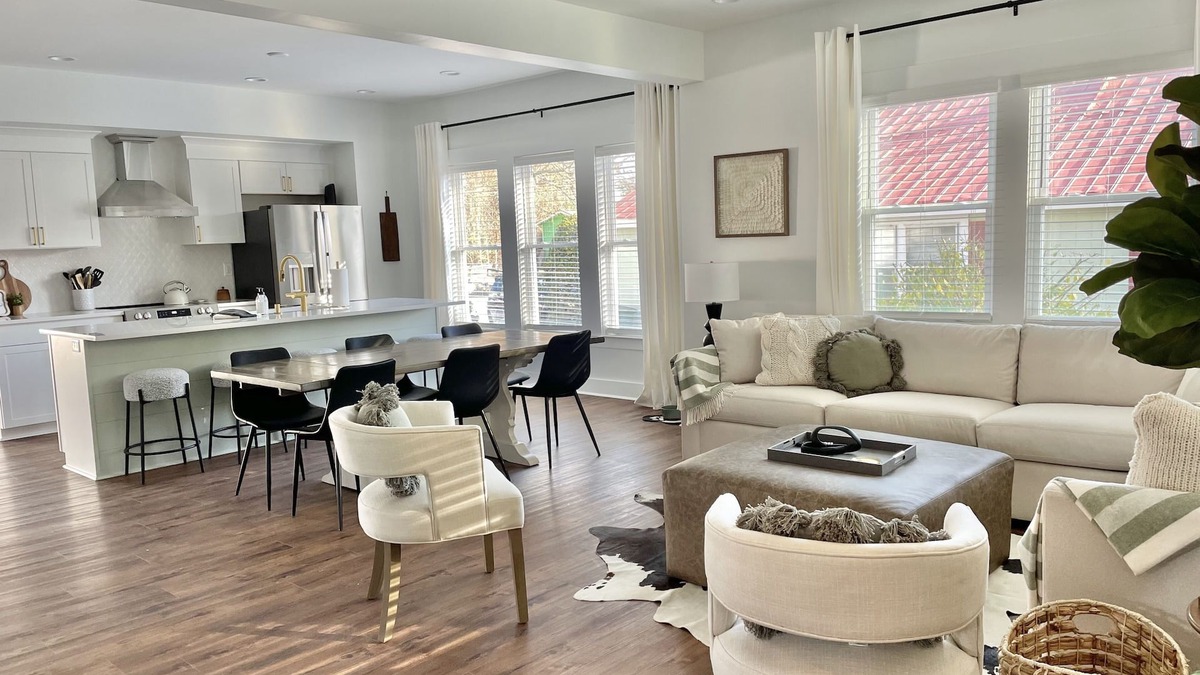 Fuquay-Varina House | Phenomenal in Fuquay-Sleeps 11- Weddings, Pets, Minutes to High Grove Estates!