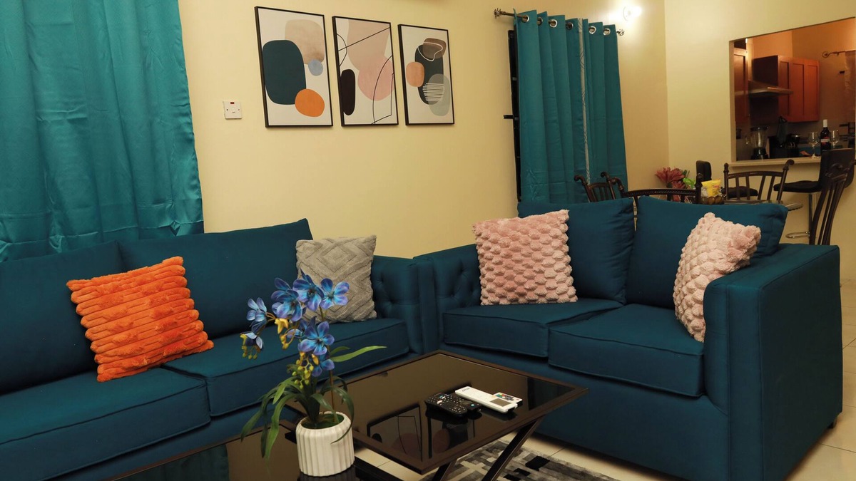 Caribbean Estates House | Phil's Hideaway #2-Charming 2-BR house with AC and WiFi in delightful Portmore