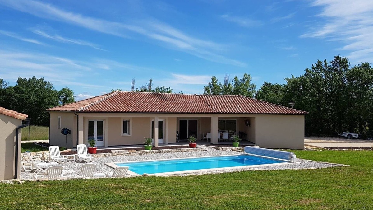 Brujas House | Philco villa heated salt pool, fenced plot, large terrace, air conditioning