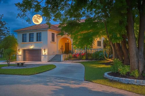 Biggar Villa | Phillips Creek Villa