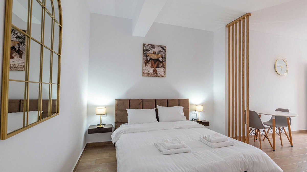 Qender Apartment | Philoxenia Apartments Saranda - Studio Apartment with King bed