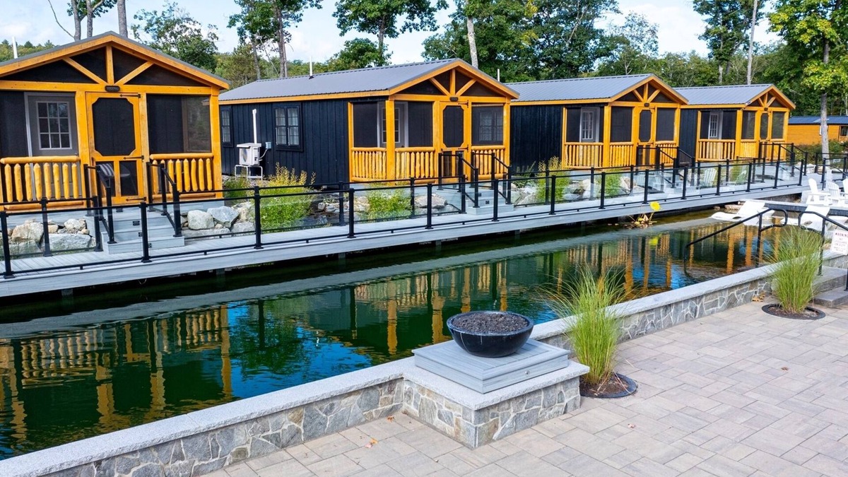 North Sebago Cabin | PHOEBE - RESORT WITH 12 PROPERTIES. NATURAL POND FOR SWIMMING. CAFE ON SITE.