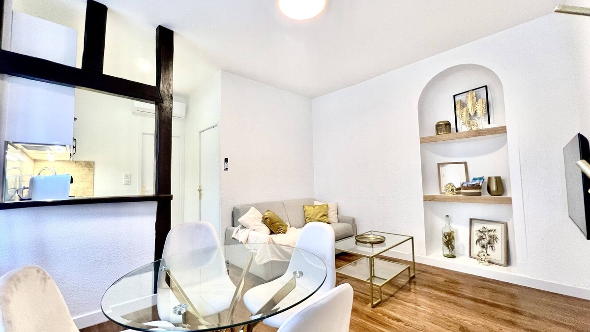 Romorantin-Lanthenay Apartment | Phoebus:Arrivée autonome-Netflix-Clim-Linge Inclus