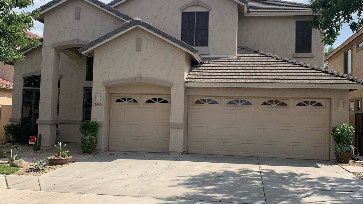 Legacy House | Phoenix 4 Bedroom Villa on Golf Course Sleeps 8-10, Private Heated Pool, Hot Tub