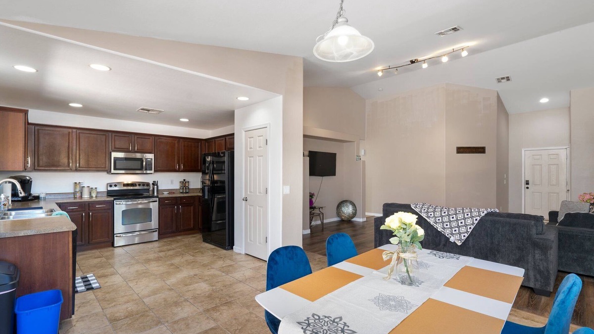 Laveen Village House | 🌟Phoenix central location spacious 4bd sleeps 8
