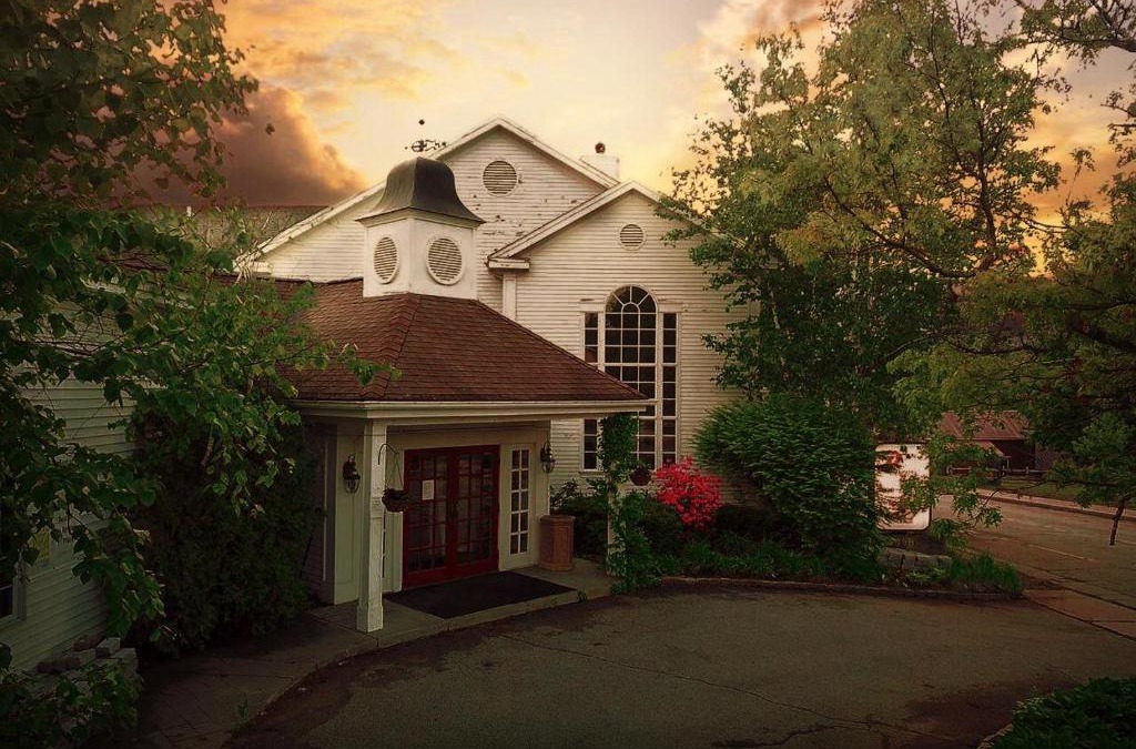 North Creek Hotel | Phoenix Inn Resort